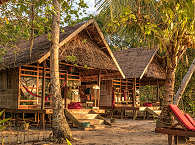 Delux Cottages am Strand des Biodiversity · Tauchreisen Raja Ampat 