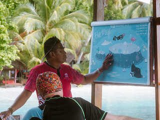 Briefing bei den Biodiversity Nature Divers (Tauchspot Blue Magic) 