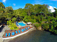Poolbereich des Lembeh Dive Resort 