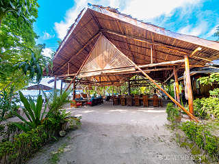 Biodiversity-Haupthaus · Tauchurlaub Raja Ampat Indonesien 