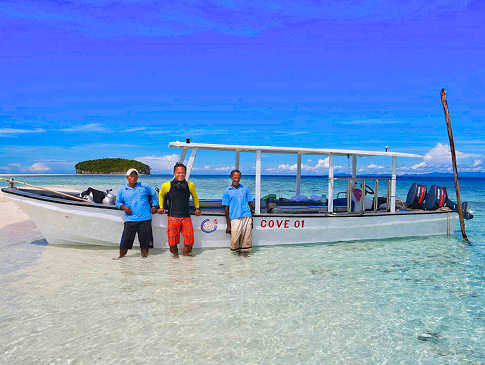 Cove 01 – eines von zwei Tauchbooten des Resorts 