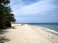 Sandstrand auf Malapascua – White Beach Divers, Philippinen 